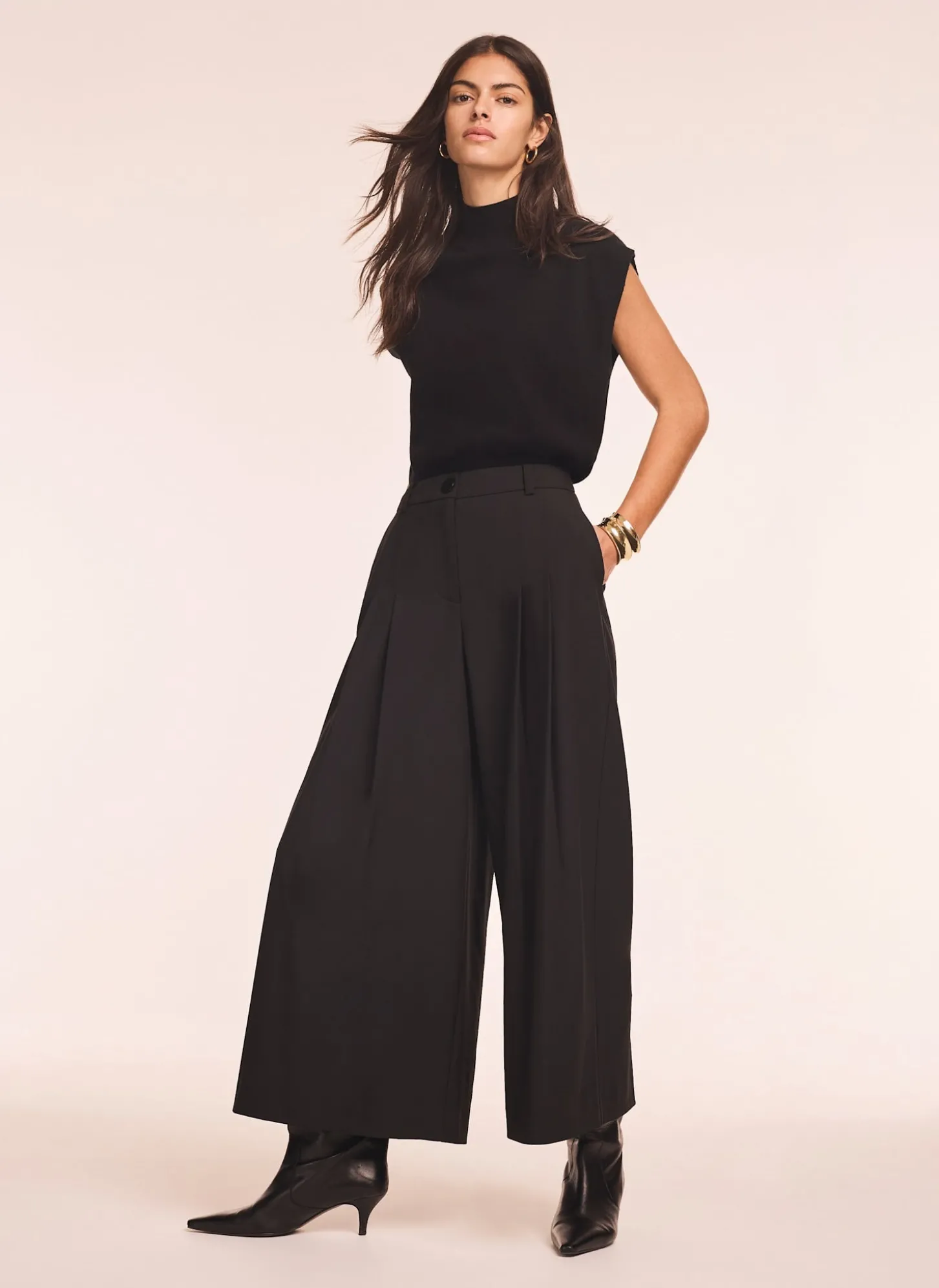 Black Pleat Detail Crop Wide Trousers