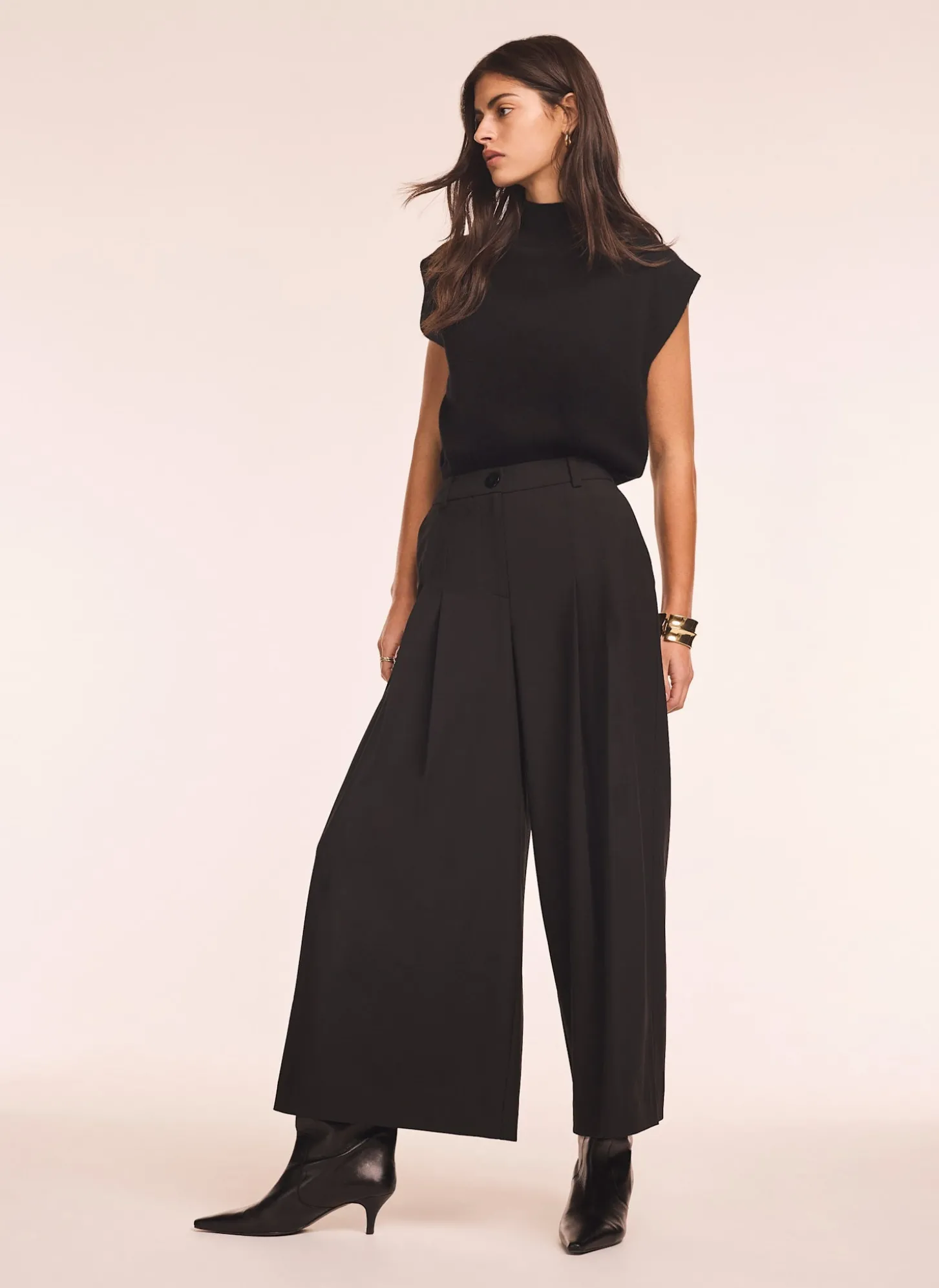 Black Pleat Detail Crop Wide Trousers