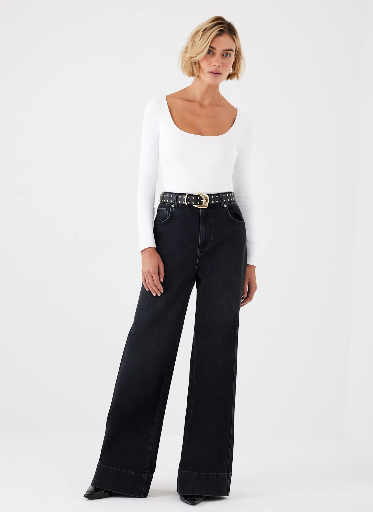 White Scoop Neck Long Sleeve Top